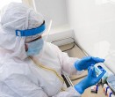 Зачем молодым вакцинироваться, если риск заболеть у них низкий?
