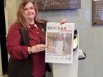 Наша клиника большая и входной группе удается распространить очень много газет для пациентов. 