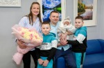 Акушерка, которая держит будущих мам за руку во время родов, тоже однажды была на этом месте. В этом самом роддоме.