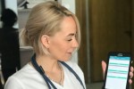 Врачу в помощь: около трех тысяч планшетов выдали столичным медикам
