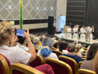 ГКБ №15 им. О.М. Филатова превратилась в джаз-клуб благодаря проекту исцеляющей среды.